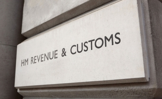 HMRC niesłusznie wstrzymało Child Benefit tysiącom rodzin